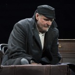 Uzsmaidi mums, Dievs